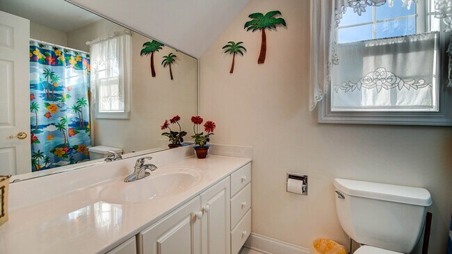 Building Photo - 203 Whiting Ln