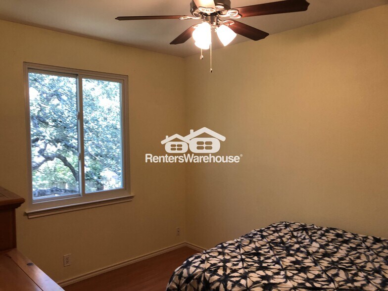 Building Photo - 1603 Azalea Dr