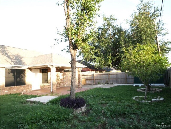 Building Photo - 3803 N Crown Ln