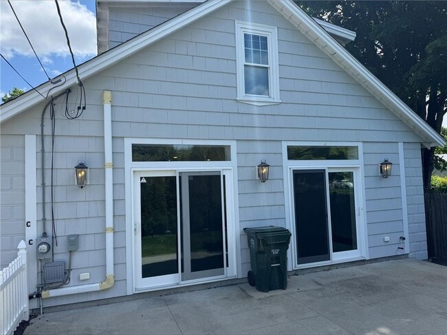 Building Photo - 634 Putnam Pike