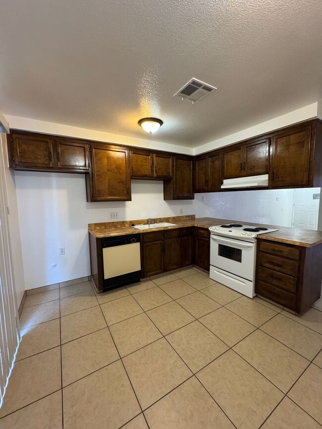 Building Photo - 2962