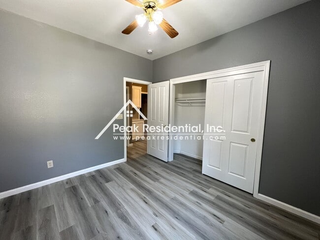 Building Photo - Spacious 4bd/2ba Elk Grove House with 3 Car Garage!