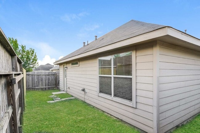 Building Photo - 18815 N Lyford Dr