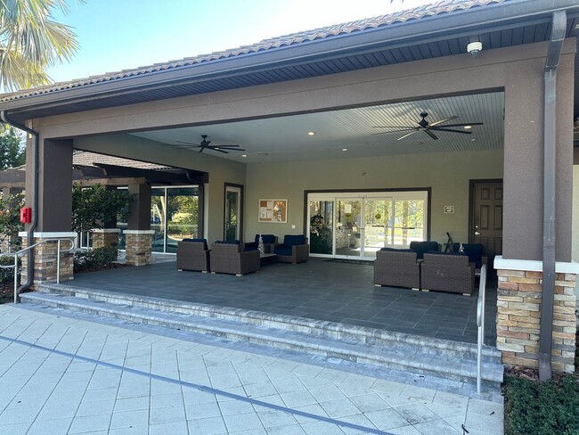 Building Photo - 4 Bedroom 3.5 Bath Townhome in The Vistas ...