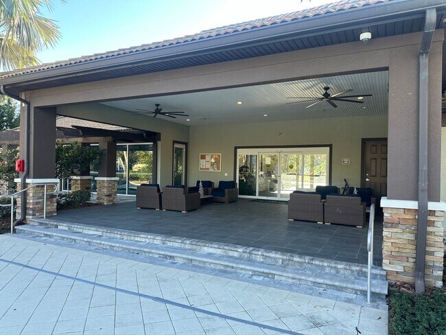 Building Photo - Incredible 5 Bedroom, 3 Bath Town home wit...