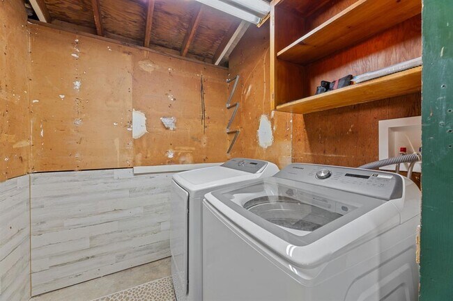 Building Photo - 5302 Robinsdale Ln