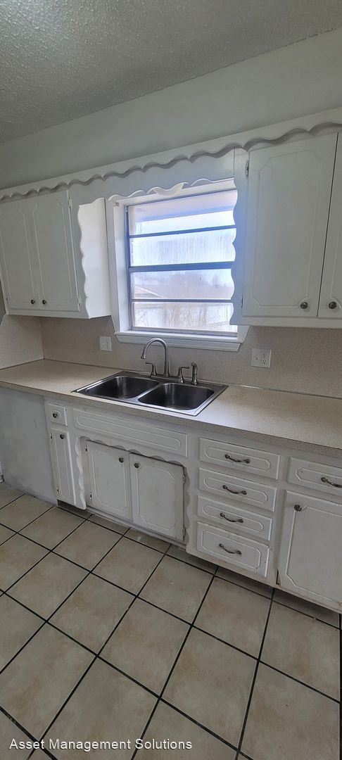 Building Photo - 5 br, 2 bath House - 4908 Shalimar Drive