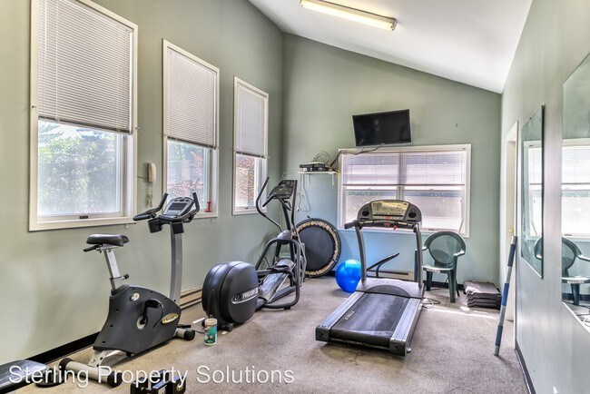 Building Photo - 3 br, 2 bath House - 2-6 Brooke Club Dr