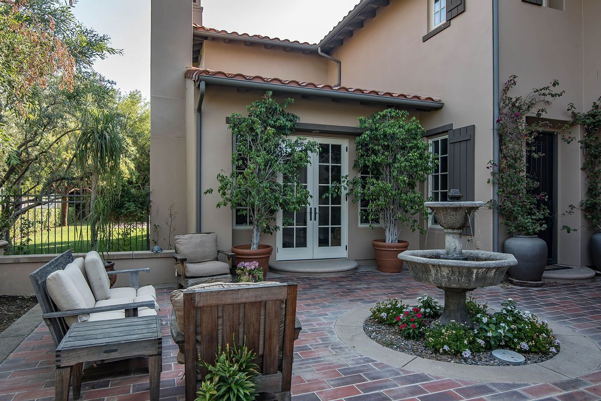 Building Photo - 25400 Prado De Las Peras