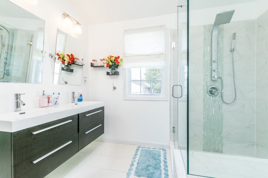 Building Photo - 4912 Upland Dr