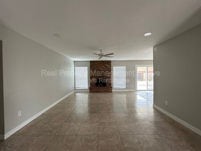 Building Photo - 3416 S Westfall Ave