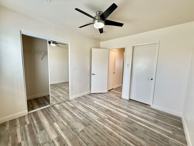 Building Photo - Stylishly Home in Gated Community – Minute...