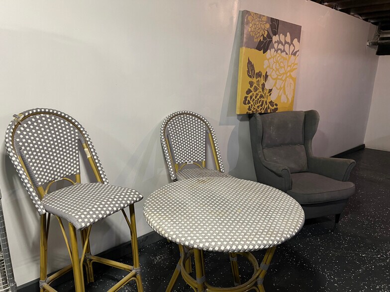 Building Photo - 400 Mt Holly St