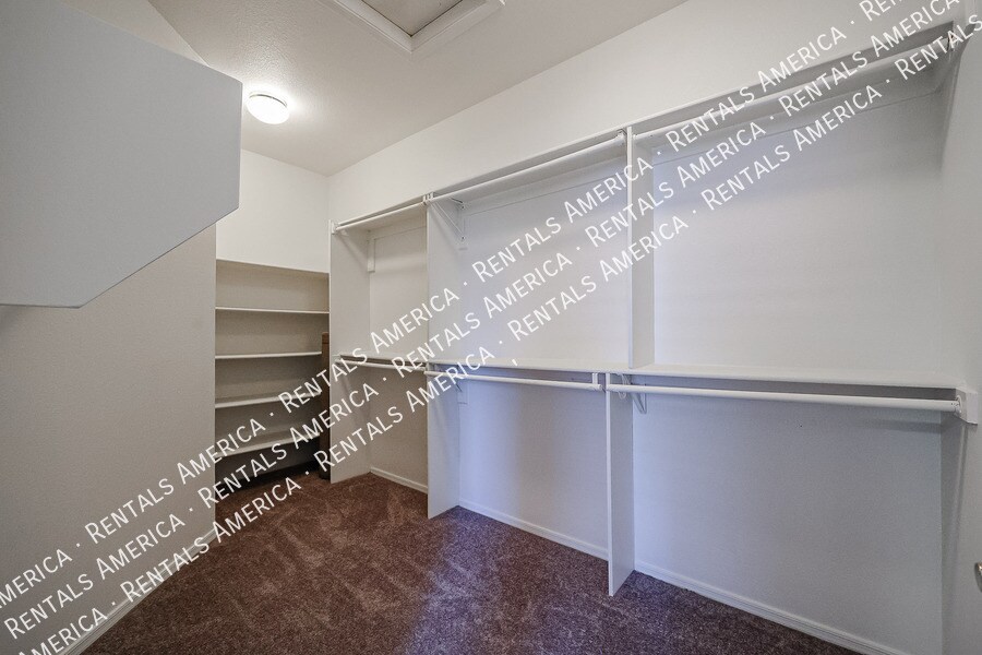 Building Photo - 263 N Kimberlee Way