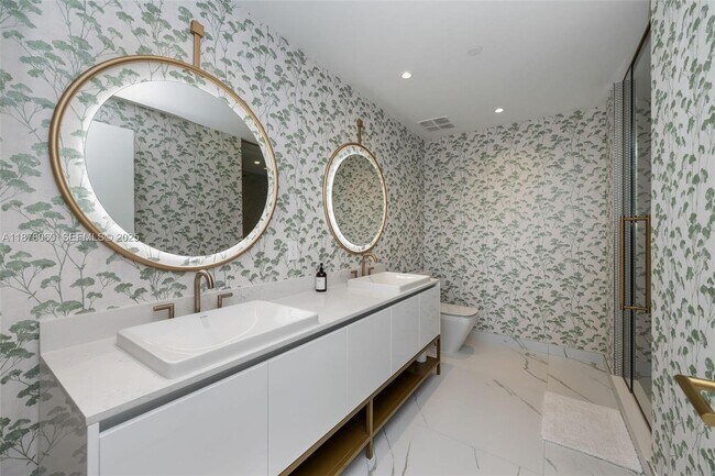 Building Photo - 2678 Tigertail Ave