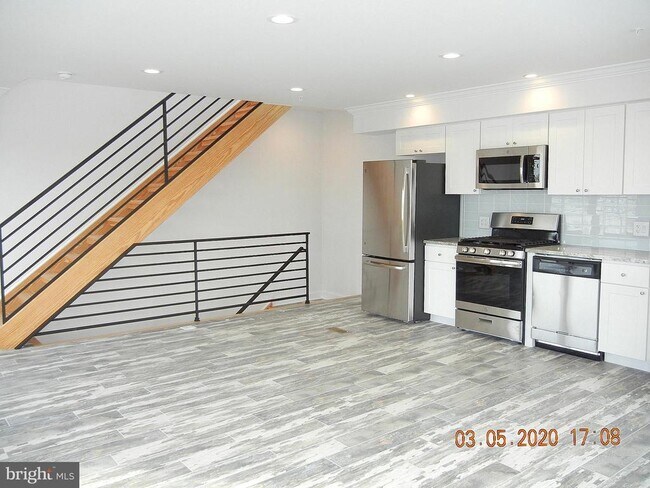 Building Photo - 2700 S 10th St