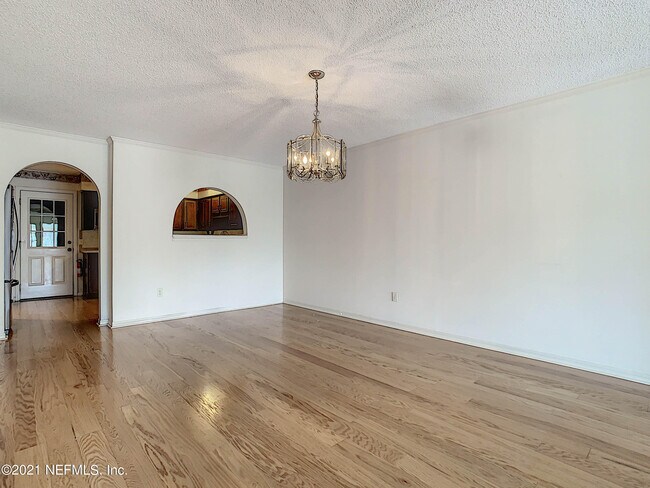 Building Photo - 16 Fox Valley Dr