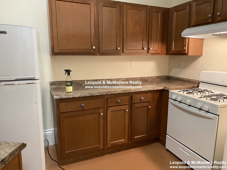 Building Photo - 2 Ware St