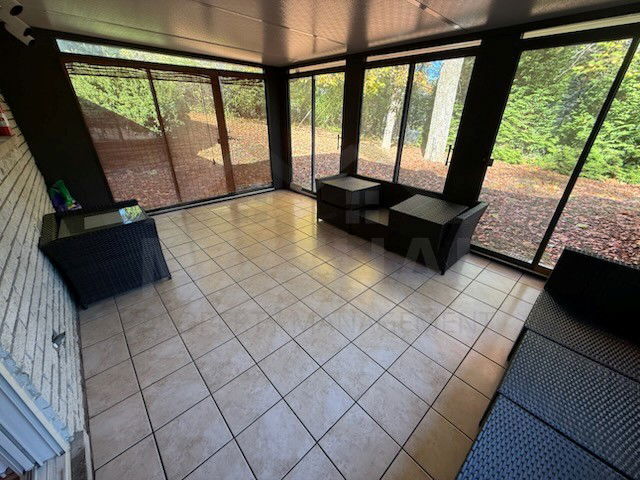 Building Photo - 7072 Lee Crest Dr