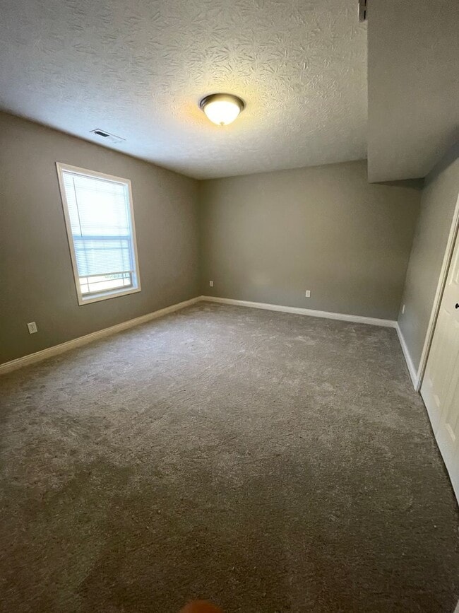 Building Photo - 3 Bedroom Single Family Home - South Side of Lafayette