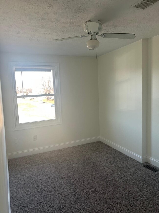 Building Photo - 523 Balsam Terrace