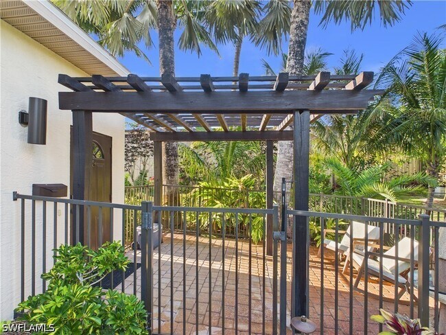 Building Photo - 6072 Polly Ave