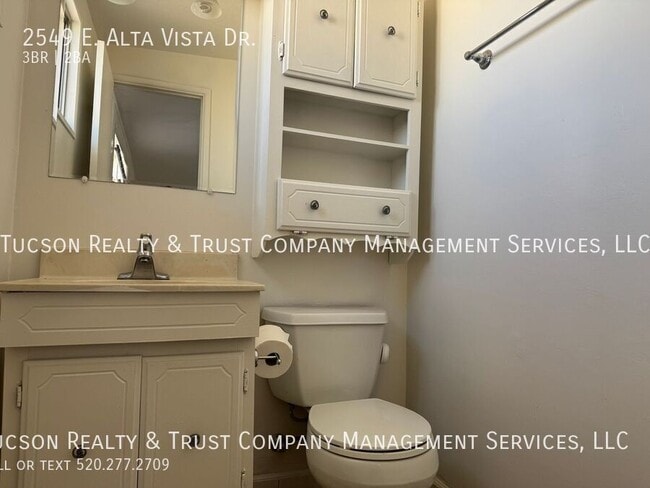 Building Photo - 2549 E Alta Vista St