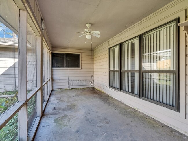 Building Photo - 418 Oakhill Dr