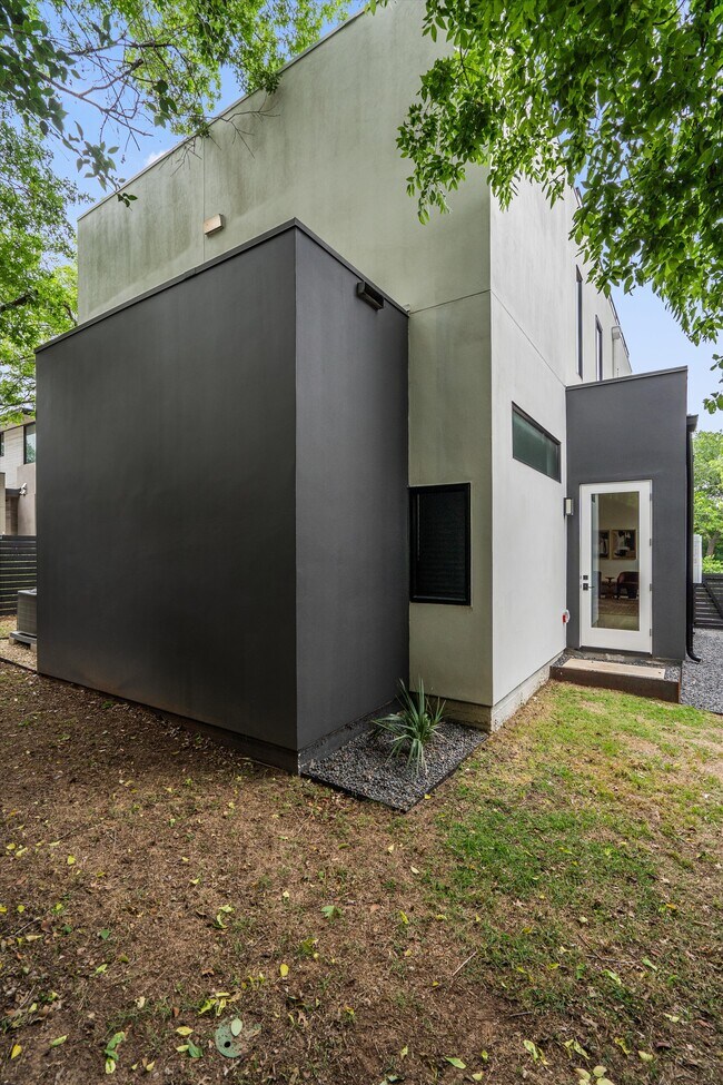 Building Photo - 1707 Kerr Ave