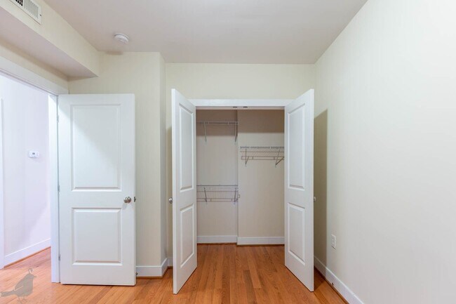 Building Photo - Bright and Spacious 2 Bedroom Abode in Bre...