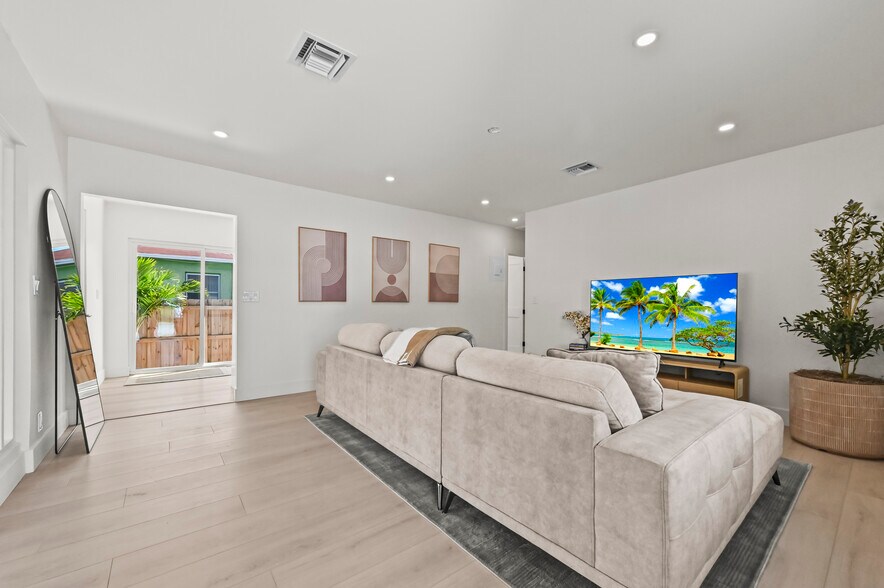 living room - 3400 Parker Ave