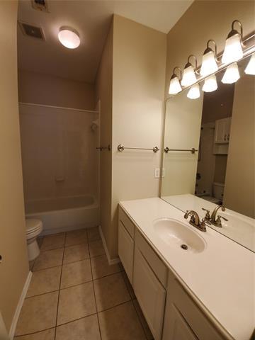 Building Photo - 4017 Chinaberry Dr