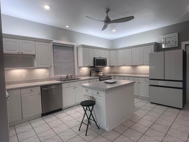 Building Photo - 1061 Bimini Ln