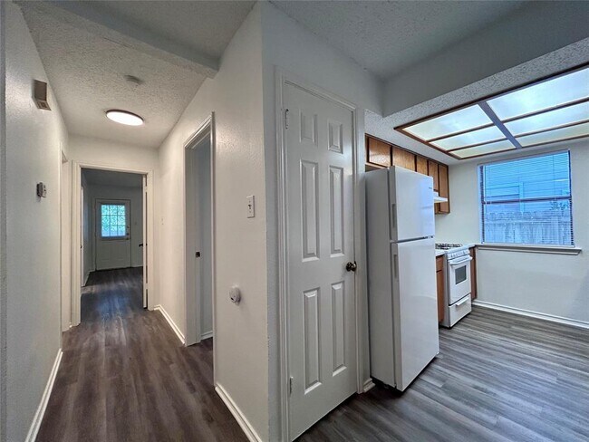 Building Photo - 9315 Kempler Dr