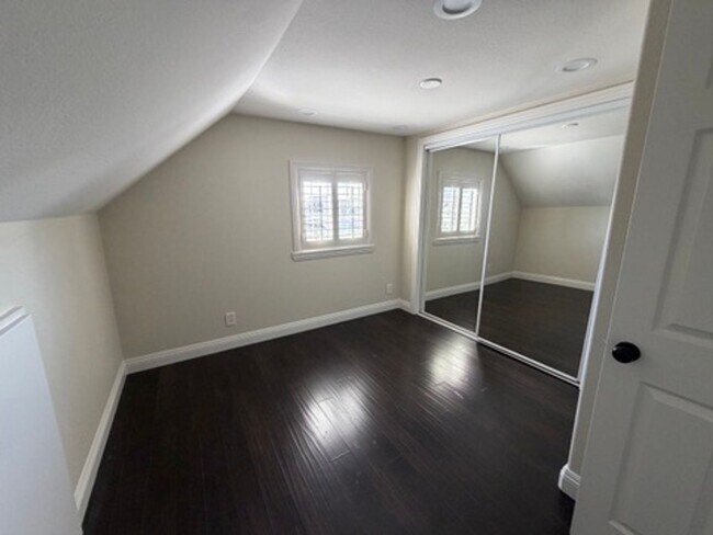 Building Photo - 114 N 12th Ave