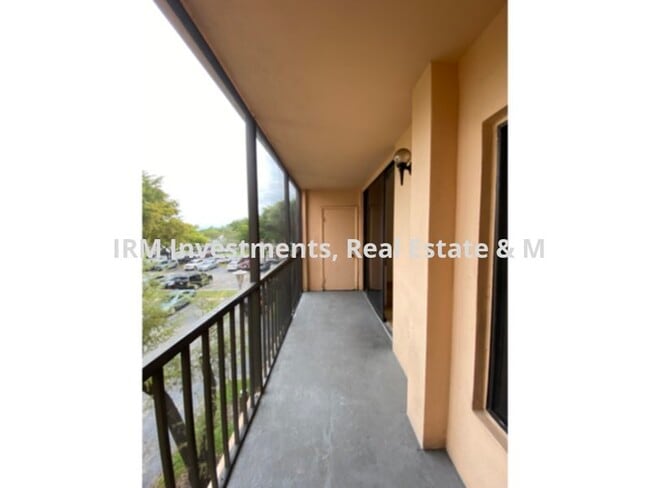 Building Photo - NICE 1BR/1.5BA CONDO CENTRALLY LOCATED IN ...