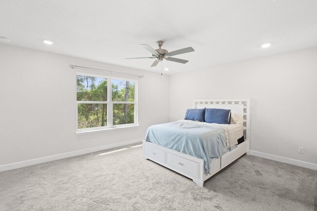 Building Photo - 692 NE Turtleback Trail