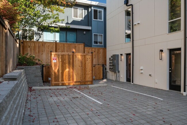 Building Photo - 4205 Evanston Ave N