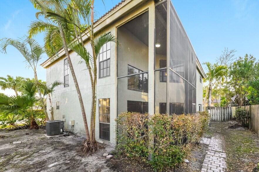 Building Photo - 1725 Shoreside Cir