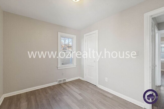 Building Photo - 2022 Balkan Pl