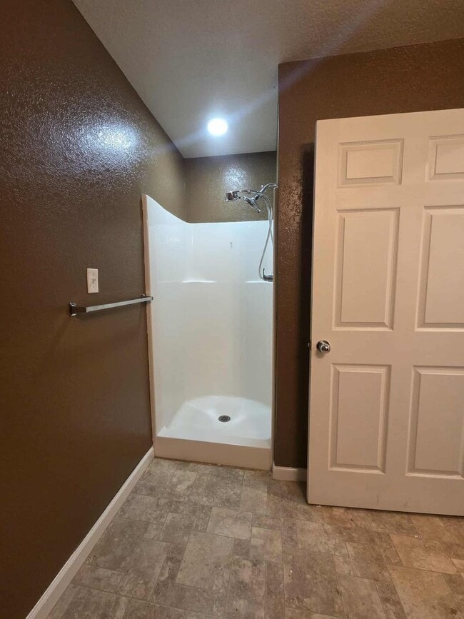 Building Photo - Beautiful Town House