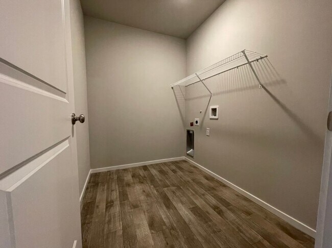 Building Photo - Modern 3-Bed, 2.5-Bath Home with Quartz Counters, Central A/C, and Prime Location!