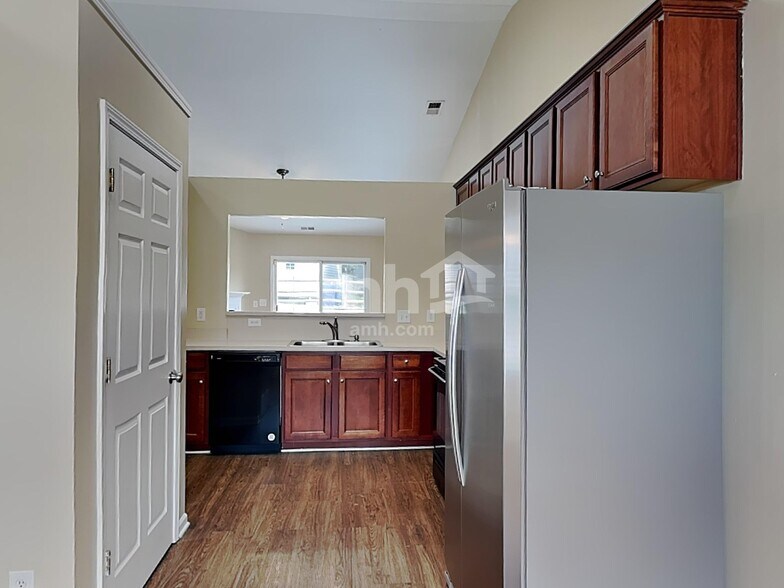 Building Photo - 116 Golden Valley Dr