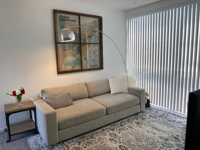 Building Photo - 2756 Day Ave