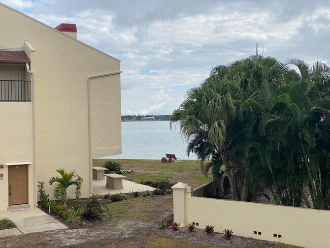 Building Photo - 7550 Sunshine Skyway Ln S