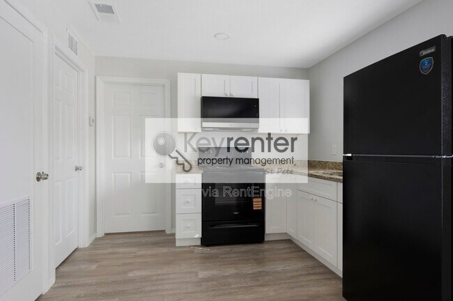 Building Photo - 454 21st St N