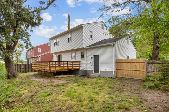 Building Photo - 913 Laredo Ct
