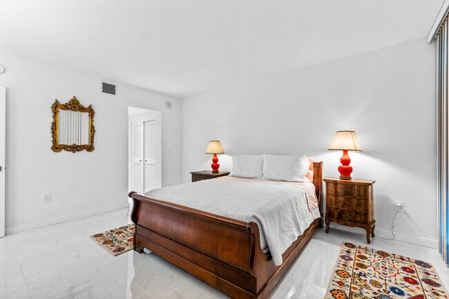 Building Photo - 2780 S Ocean Blvd