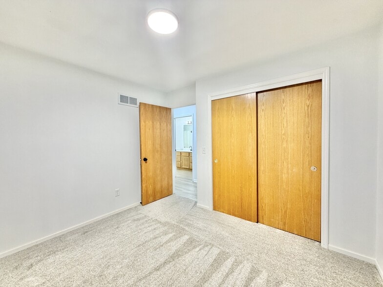 Building Photo - 1124-1126 Brown Dr