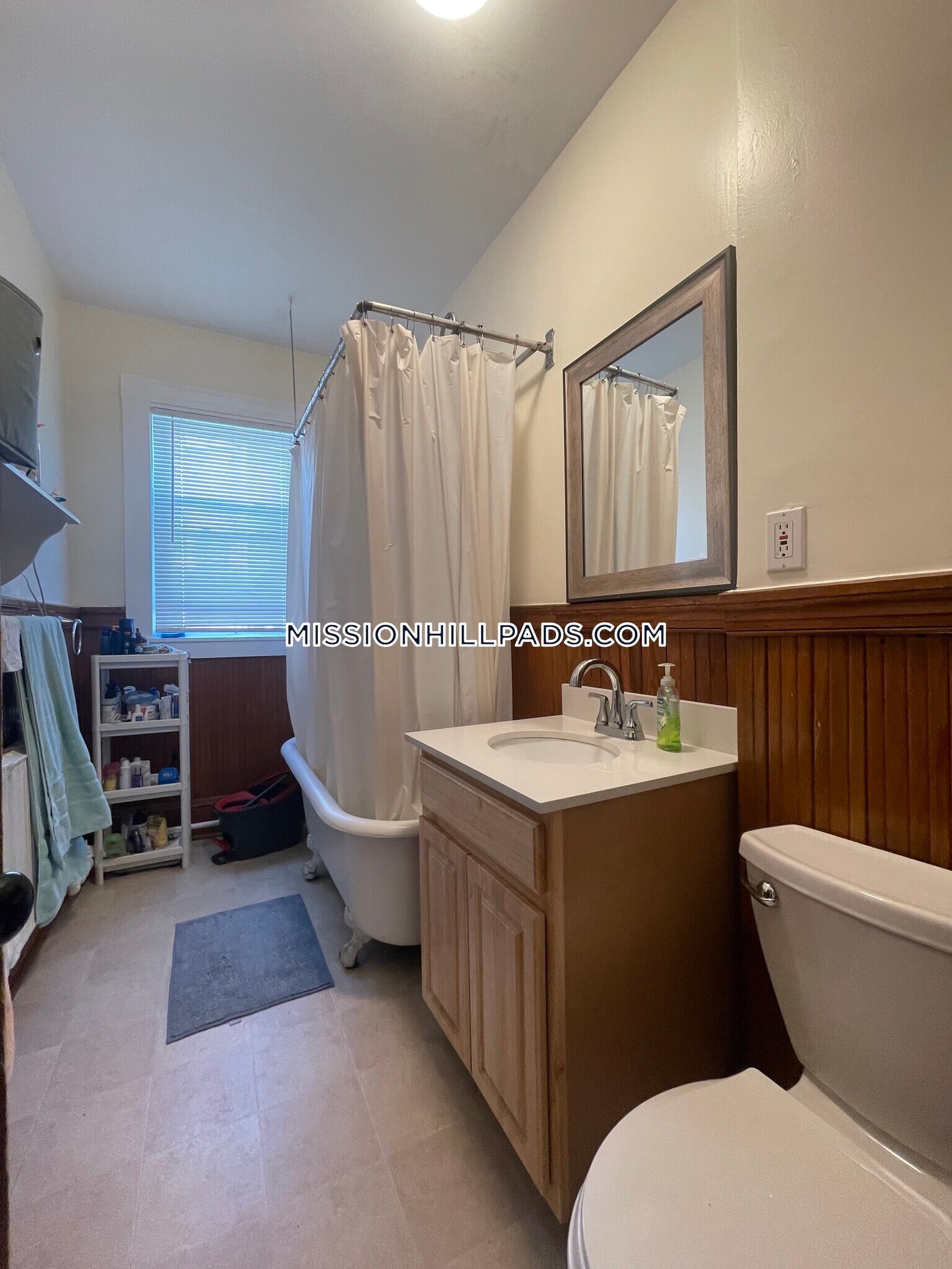 Building Photo - 9 Hillside St